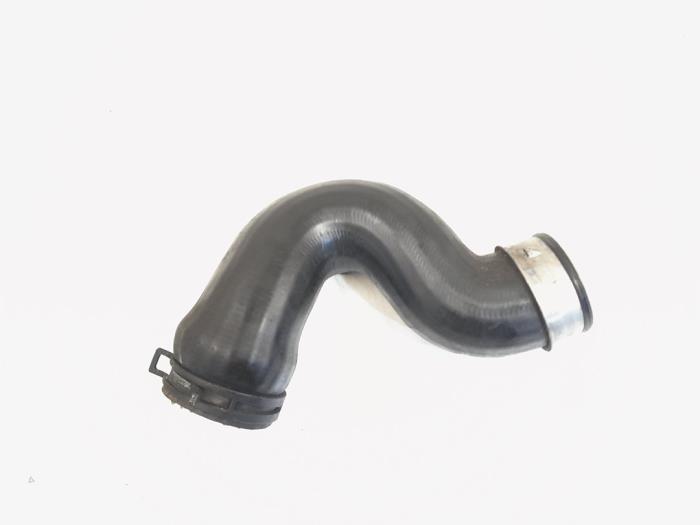 Gebruikte Intercooler Slang Volkswagen Passat Variant (3C5) 2.0 TDI 140 Prijs € 13,00 Margeregeling aangeboden door GEJO Revisie & Onderdelen BV