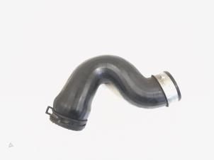 Gebruikte Intercooler Slang Volkswagen Passat Variant (3C5) 2.0 TDI 140 Prijs € 13,00 Margeregeling aangeboden door GEJO Revisie & Onderdelen BV