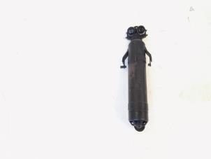 Gebruikte Koplamp Sproeier Volkswagen Passat Variant (365) 1.4 TSI 16V Prijs € 19,00 Margeregeling aangeboden door GEJO Revisie & Onderdelen BV