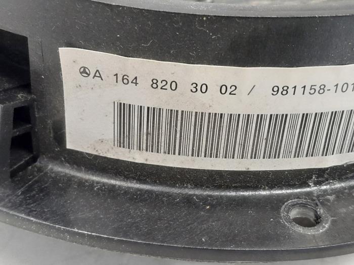 Luidspreker van een Mercedes-Benz ML II (164/4JG) 3.0 ML-320 CDI 4-Matic V6 24V 2007