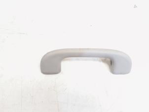 Gebruikte Handgreep Mercedes ML II (164/4JG) 3.0 ML-320 CDI 4-Matic V6 24V Prijs € 7,00 Margeregeling aangeboden door GEJO Revisie & Onderdelen BV