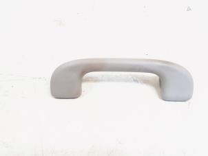 Gebruikte Handgreep Mercedes ML II (164/4JG) 3.0 ML-320 CDI 4-Matic V6 24V Prijs € 7,00 Margeregeling aangeboden door GEJO Revisie & Onderdelen BV