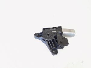 Gebruikte Motor electrisch raam Mercedes A (W176) 1.6 A-200 16V Prijs € 8,95 Margeregeling aangeboden door GEJO Revisie & Onderdelen BV