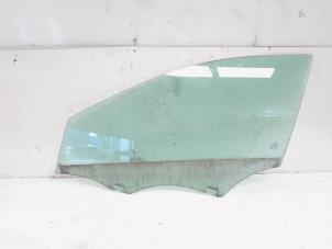 Gebruikte Portierruit 4Deurs links-voor Mercedes A (W176) 1.6 A-200 16V Prijs € 49,99 Margeregeling aangeboden door GEJO Revisie & Onderdelen BV