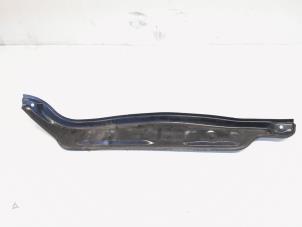 Gebruikte Schutbord Volkswagen Golf VI (5K1) 1.2 TSI BlueMotion Prijs € 21,00 Margeregeling aangeboden door GEJO Revisie & Onderdelen BV