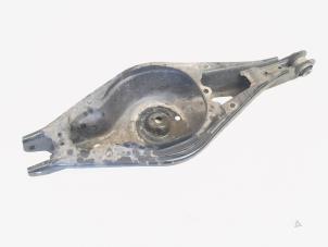 Gebruikte Draagarm onder links-achter Lynk &amp; Co 01 1.5 PHEV Prijs € 99,00 Margeregeling aangeboden door GEJO Revisie & Onderdelen BV