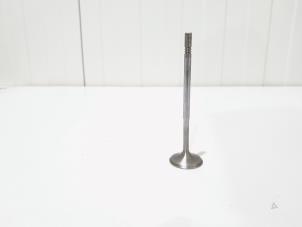 Gebruikte Inlaatklep Mercedes A (W176) 1.6 A-200 16V Prijs € 7,00 Margeregeling aangeboden door GEJO Revisie & Onderdelen BV