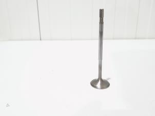 Gebruikte Inlaatklep Mercedes A (W176) 1.6 A-200 16V Prijs € 7,00 Margeregeling aangeboden door GEJO Revisie & Onderdelen BV