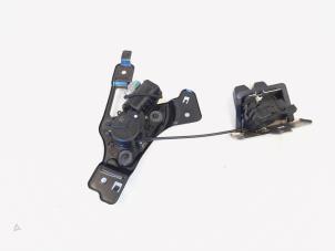 Gebruikte Slotmechaniek Achterklep Lynk &amp; Co 01 1.5 PHEV Prijs € 149,00 Margeregeling aangeboden door GEJO Revisie & Onderdelen BV