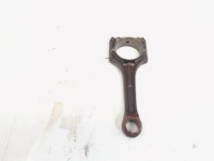 Gebruikte Drijfstang Volkswagen Golf V (1K1) 2.0 GTI 16V Prijs € 31,00 Margeregeling aangeboden door GEJO Revisie & Onderdelen BV