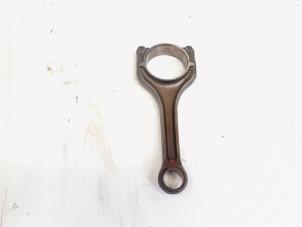 Gebruikte Drijfstang Volkswagen Golf VII (AUA) 1.0 TSI 12V Prijs € 98,00 Margeregeling aangeboden door GEJO Revisie & Onderdelen BV