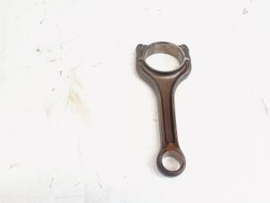 Gebruikte Drijfstang Volkswagen Golf VII (AUA) 1.0 TSI 12V Prijs € 98,00 Margeregeling aangeboden door GEJO Revisie & Onderdelen BV