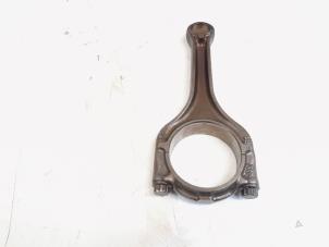 Gebruikte Drijfstang Volkswagen Golf VII (AUA) 1.0 TSI 12V Prijs € 98,00 Margeregeling aangeboden door GEJO Revisie & Onderdelen BV