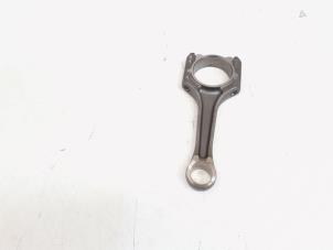 Gebruikte Drijfstang Volkswagen Golf VII (AUA) 2.0 R 4Motion 16V Prijs € 69,95 Margeregeling aangeboden door GEJO Revisie & Onderdelen BV