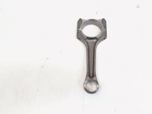 Gebruikte Drijfstang Volkswagen Golf VII (AUA) 2.0 R 4Motion 16V Prijs € 69,95 Margeregeling aangeboden door GEJO Revisie & Onderdelen BV