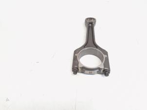 Gebruikte Drijfstang Volkswagen Golf VII (AUA) 2.0 R 4Motion 16V Prijs € 69,95 Margeregeling aangeboden door GEJO Revisie & Onderdelen BV