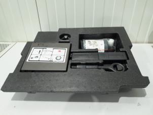 Gebruikte Gereedschap Set Porsche Panamera (970) 4.8 V8 32V 4S Prijs € 100,00 Margeregeling aangeboden door GEJO Revisie & Onderdelen BV