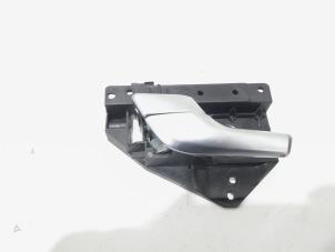 Gebruikte Portiergreep 4Deurs links-achter Landrover Range Rover Evoque (LVJ/LVS) 2.2 TD4 16V Prijs € 10,00 Margeregeling aangeboden door GEJO Revisie & Onderdelen BV