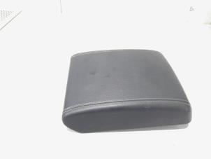 Gebruikte Armleuning Landrover Range Rover Evoque (LVJ/LVS) 2.2 TD4 16V Prijs € 75,00 Margeregeling aangeboden door GEJO Revisie & Onderdelen BV