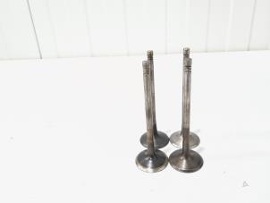 Gebruikte Inlaatklep Audi A4 Avant (B8) 1.8 TFSI 16V Prijs € 40,00 Margeregeling aangeboden door GEJO Revisie & Onderdelen BV