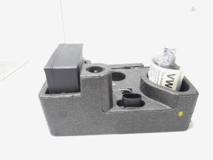 Gebruikte Gereedschap Set Volkswagen Polo VI (AW1) 1.0 TSI 12V Prijs € 24,00 Margeregeling aangeboden door GEJO Revisie & Onderdelen BV