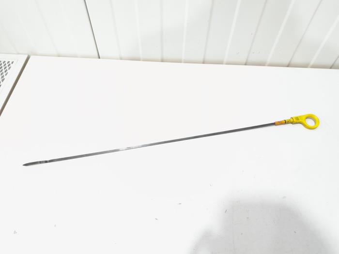 Gebruikte Peilstok Olie Volkswagen Polo VI (AW1) 1.0 TSI 12V Prijs € 29,00 Margeregeling aangeboden door GEJO Revisie & Onderdelen BV