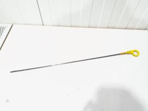 Gebruikte Peilstok Olie Volkswagen Polo VI (AW1) 1.0 TSI 12V Prijs € 29,00 Margeregeling aangeboden door GEJO Revisie & Onderdelen BV