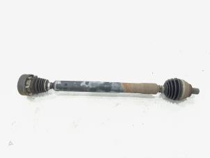 Gebruikte Aandrijfas rechts-voor Volkswagen Golf Plus (5M1/1KP) 1.4 TSI 140 16V Prijs € 19,00 Margeregeling aangeboden door GEJO Revisie & Onderdelen BV