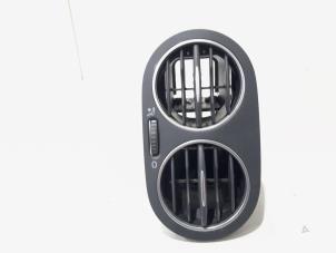 Gebruikte Luchtrooster Dashboard Volkswagen Golf Plus (5M1/1KP) 1.4 TSI 140 16V Prijs € 14,00 Margeregeling aangeboden door GEJO Revisie & Onderdelen BV