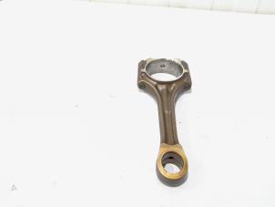 Gebruikte Drijfstang Volkswagen Golf V (1K1) 2.0 GTI 16V Prijs € 31,00 Margeregeling aangeboden door GEJO Revisie & Onderdelen BV