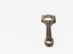 Gebruikte Drijfstang Volkswagen Golf V (1K1) 1.4 TSI 122 16V Prijs € 33,00 Margeregeling aangeboden door GEJO Revisie & Onderdelen BV