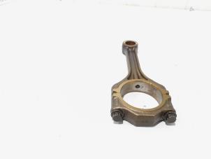 Gebruikte Drijfstang Volkswagen Golf V (1K1) 1.4 TSI 122 16V Prijs € 33,00 Margeregeling aangeboden door GEJO Revisie & Onderdelen BV