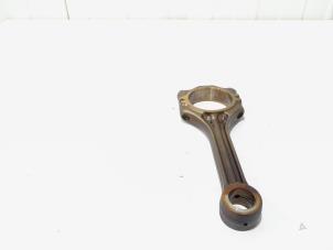 Gebruikte Drijfstang Volkswagen Golf V (1K1) 1.4 TSI 122 16V Prijs € 33,00 Margeregeling aangeboden door GEJO Revisie & Onderdelen BV