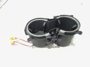 Gebruikte Bekerhouder Audi Q3 (8UB/8UG) 2.0 16V TFSI 200 Quattro Prijs € 24,95 Margeregeling aangeboden door GEJO Revisie & Onderdelen BV