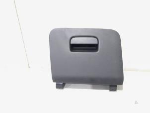 Gebruikte Opbergvak Audi Q3 (8UB/8UG) 2.0 16V TFSI 200 Quattro Prijs € 15,00 Margeregeling aangeboden door GEJO Revisie & Onderdelen BV