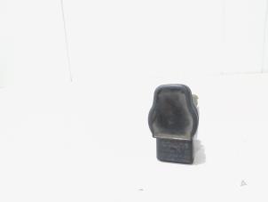 Gebruikte Bobine Audi Q3 (8UB/8UG) 2.0 16V TFSI 200 Quattro Prijs € 3,00 Margeregeling aangeboden door GEJO Revisie & Onderdelen BV