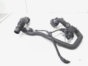 Gebruikte Extra waterpomp Audi Q3 (8UB/8UG) 2.0 16V TFSI 200 Quattro Prijs € 48,00 Margeregeling aangeboden door GEJO Revisie & Onderdelen BV