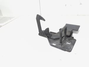 Gebruikte Motorkap hendel Audi Q7 (4LB) 3.6 FSI V6 24V Prijs € 14,00 Margeregeling aangeboden door GEJO Revisie & Onderdelen BV