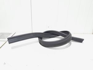 Gebruikte Motorkaprubber Audi Q7 (4LB) 3.6 FSI V6 24V Prijs € 15,00 Margeregeling aangeboden door GEJO Revisie & Onderdelen BV