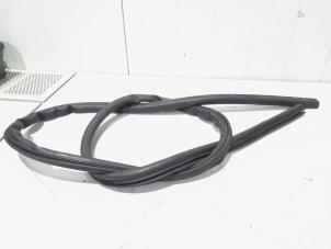 Gebruikte Motorkaprubber Audi Q7 (4LB) 3.6 FSI V6 24V Prijs € 9,00 Margeregeling aangeboden door GEJO Revisie & Onderdelen BV