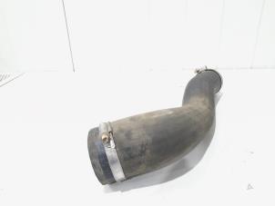 Gebruikte Intercooler Buis Landrover Range Rover Evoque (LVJ/LVS) 2.2 TD4 16V Prijs € 15,00 Margeregeling aangeboden door GEJO Revisie & Onderdelen BV