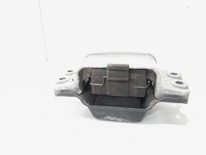 Gebruikte Versnellingsbak Steun Volkswagen Golf VI (5K1) 1.6 TDI 16V Prijs € 4,00 Margeregeling aangeboden door GEJO Revisie & Onderdelen BV