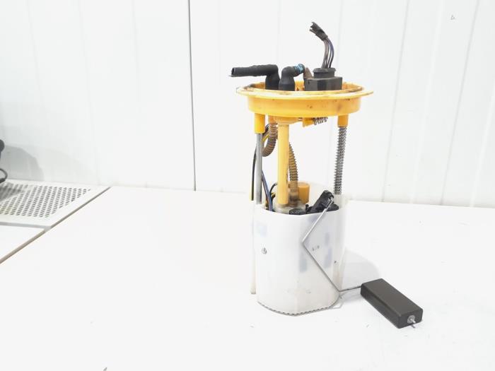 Gebruikte Tank element Pomp Volkswagen Golf VI (5K1) 1.6 TDI 16V Prijs € 18,00 Margeregeling aangeboden door GEJO Revisie & Onderdelen BV