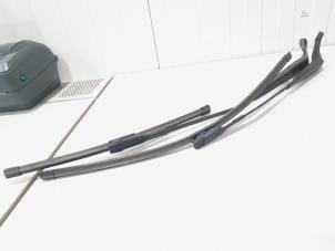 Gebruikte Ruitenwisserarm set Audi A3 Sportback (8VA/8VF) 1.4 TFSI ACT Ultra 16V Prijs € 27,00 Margeregeling aangeboden door GEJO Revisie & Onderdelen BV