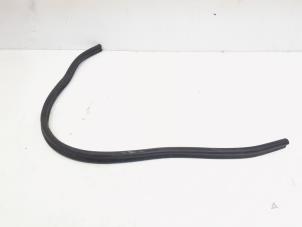 Gebruikte Motorkaprubber Audi A3 Sportback (8VA/8VF) 1.4 TFSI ACT Ultra 16V Prijs € 8,00 Margeregeling aangeboden door GEJO Revisie & Onderdelen BV