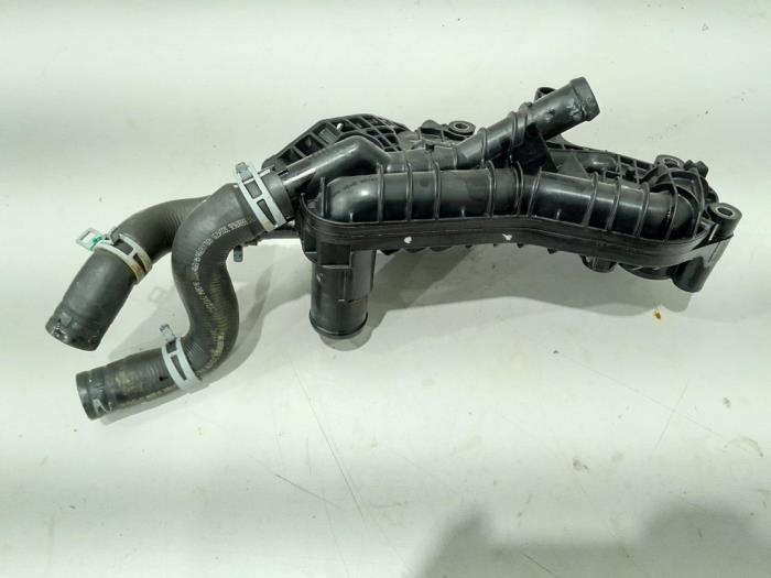 Gebruikte Thermostaathuis Lynk &amp; Co 01 1.5 PHEV Prijs € 59,00 Margeregeling aangeboden door GEJO Revisie & Onderdelen BV