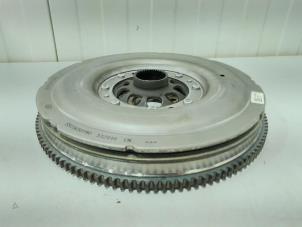 Gebruikte Vliegwiel Lynk &amp; Co 01 1.5 PHEV Prijs € 180,00 Margeregeling aangeboden door GEJO Revisie & Onderdelen BV