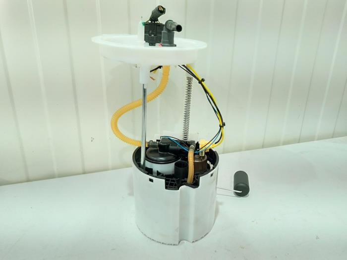Gebruikte Tank element Pomp Lynk &amp; Co 01 1.5 PHEV Prijs € 139,00 Margeregeling aangeboden door GEJO Revisie & Onderdelen BV