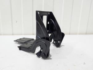 Gebruikte Armleuning Lynk &amp; Co 01 1.5 PHEV Prijs € 15,00 Margeregeling aangeboden door GEJO Revisie & Onderdelen BV