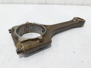 Gebruikte Drijfstang Volkswagen Golf V (1K1) 2.0 GTI 16V Prijs € 31,00 Margeregeling aangeboden door GEJO Revisie & Onderdelen BV